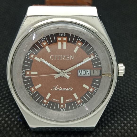 Vintage 1977 Citizen Automatic Mens Silver Watch W/daydate & Red accents - Picture 4 of 8